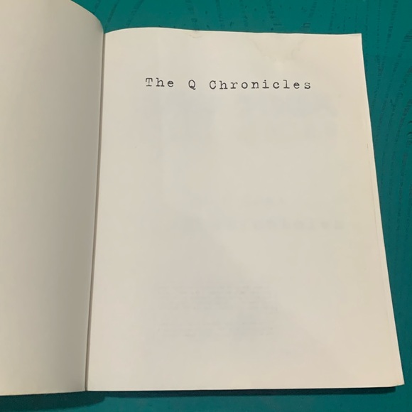 Collectors Star TreckThe Q Chronicles: Script Book #1 - Picture 3 of 5
